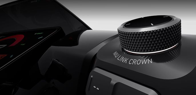NIU Link Crown neben dem TFT-Display des NQi Sport MY26