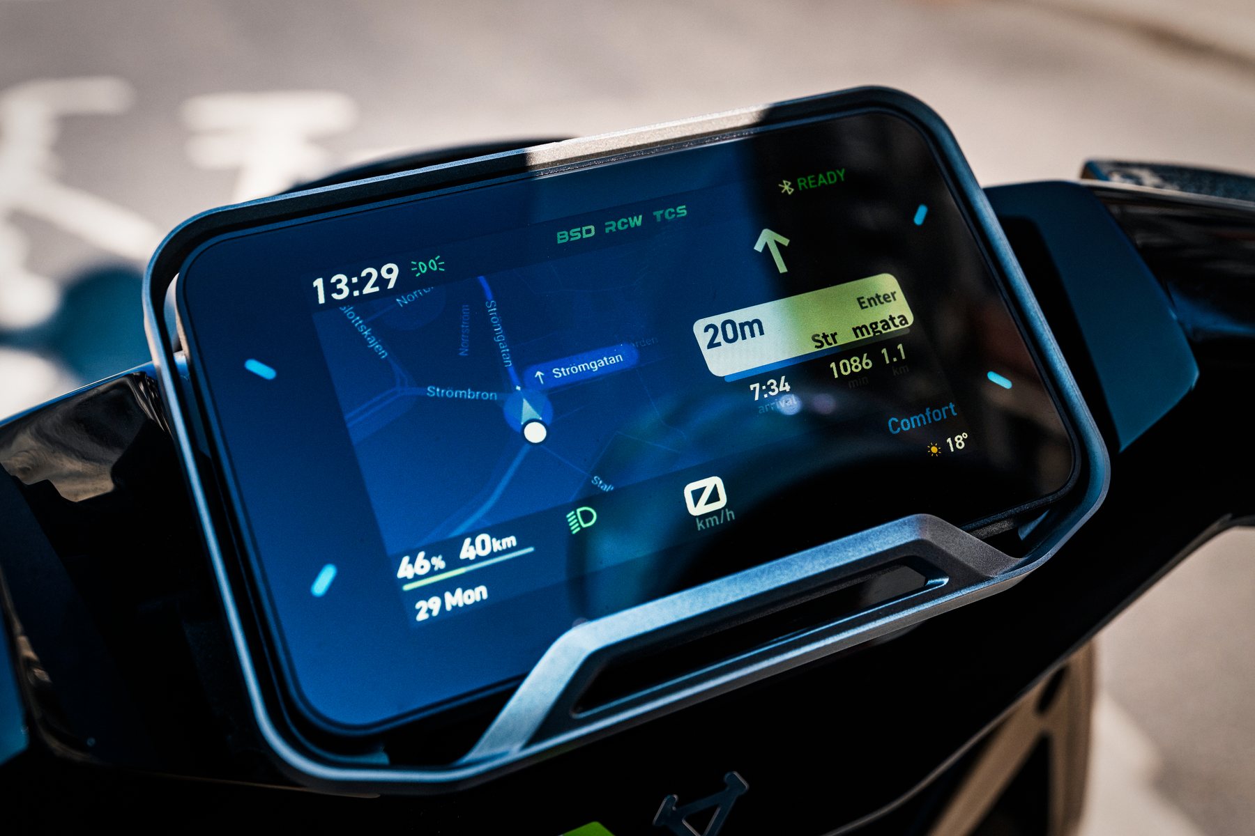 Navigation auf dem 5-Zoll-TFT-Display eines NIU FQiX 300