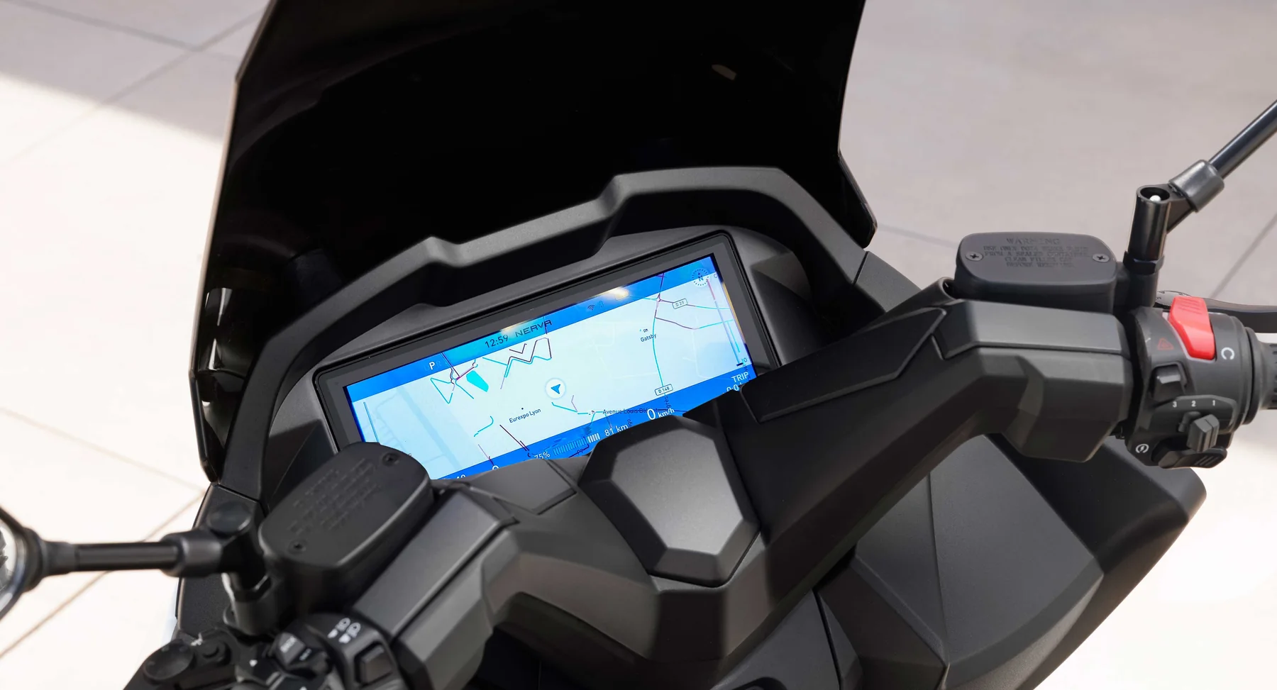 Navigation per Smartphone-Mirroring auf dem Display des NERVA EXE II