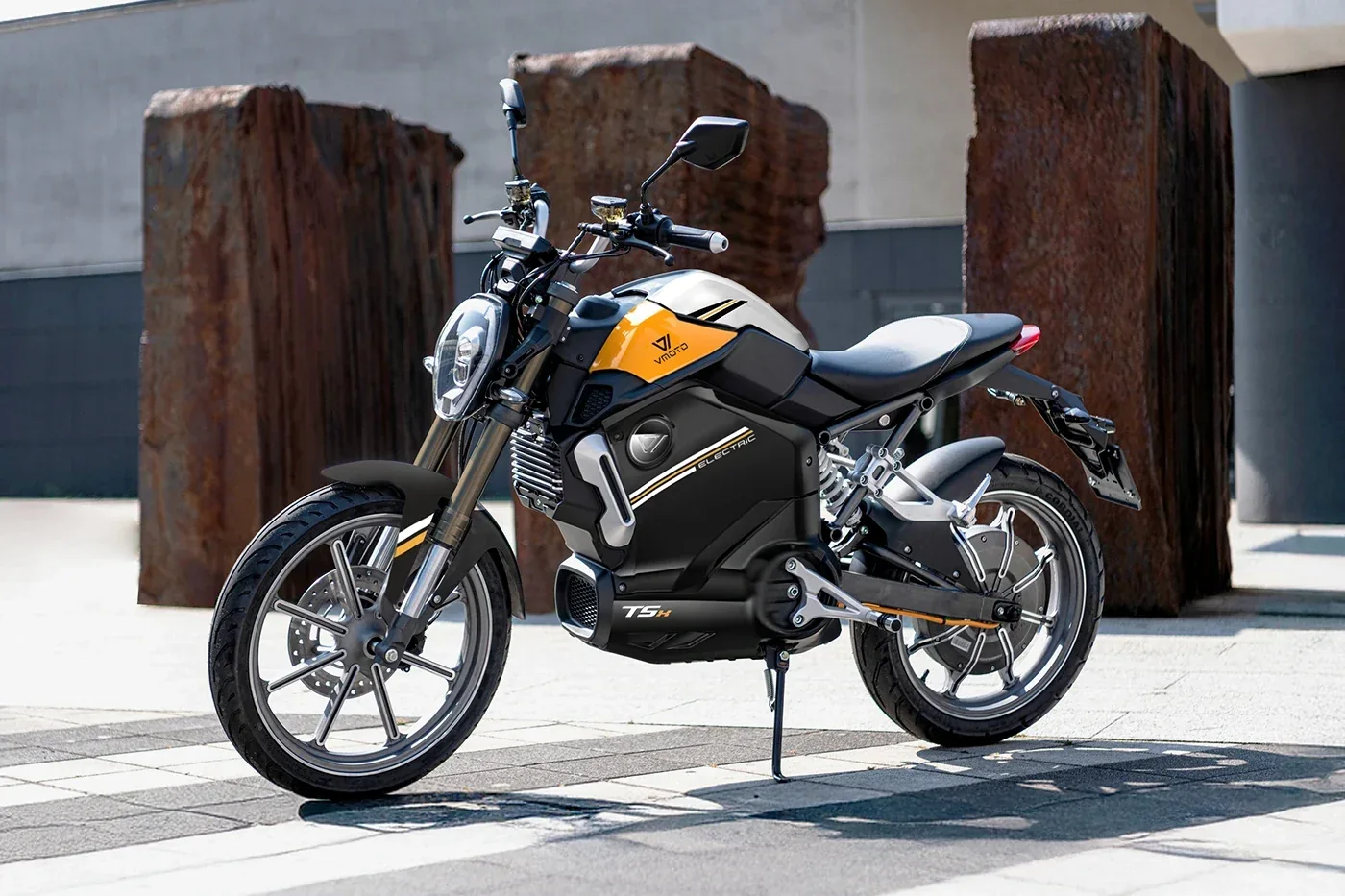 VMOTO TSX in Orange – vollständige Fahrzeugansicht