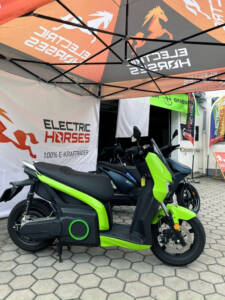 eride-hub-electric-horses-outdoor-showroom